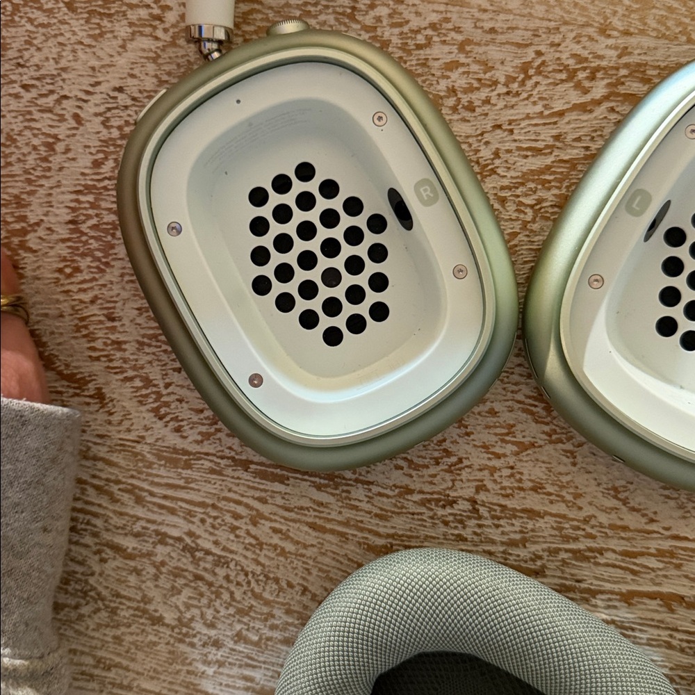 Apple AirPods Max - Picture 12 of 17